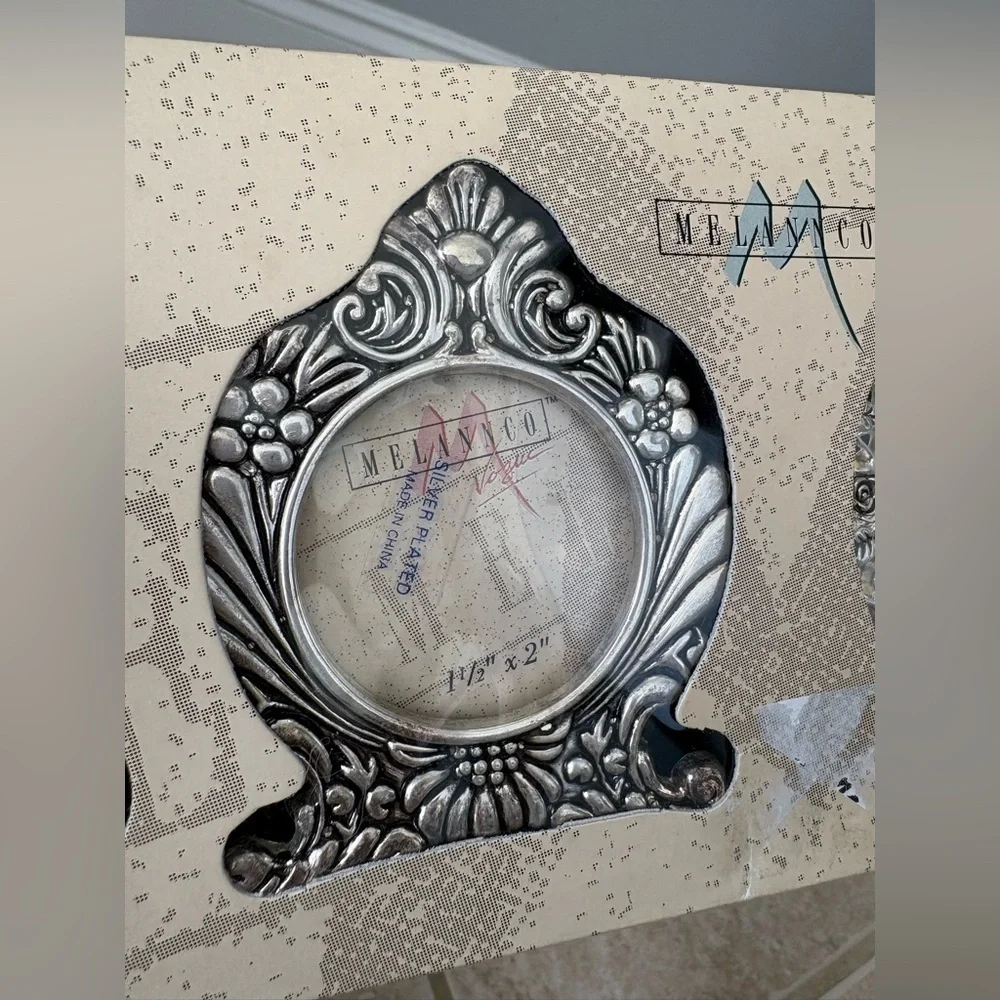 set of 4 vintage 1996 Melannco silver-plated Victorian-style mini picture frames - Picture 7 of 9